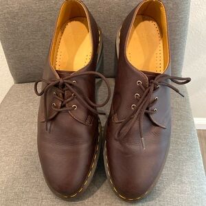 Dr. Martens Men’s brown size 13 shoe. Like new.